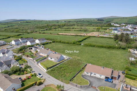 4 bedroom detached bungalow for sale