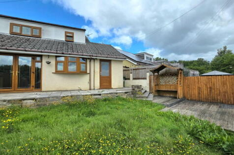 4 bedroom semi-detached bungalow for sale