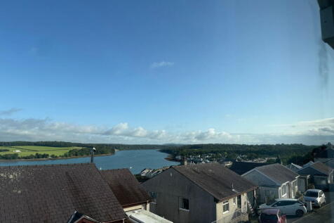 Trem Y Foel, Y Felinheli LL56 4 bed semi