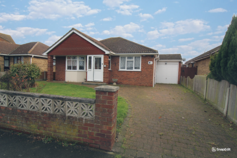 Stilwells, Rochford, Essex, SS4 2 bed bungalow for sale