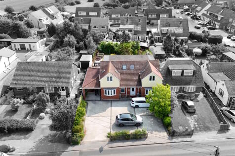 Ashingdon Road, Rochford, Essex, SS4 5 bed detached house for sale