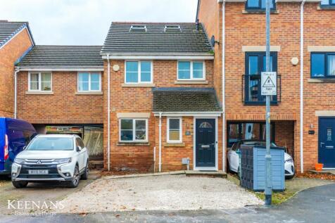 4 bedroom town house for sale
