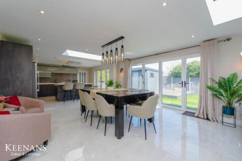4 bedroom detached bungalow for sale