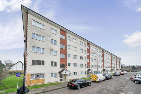 Byron Way, Northolt, Middlesex 3 bed apartment for sale
