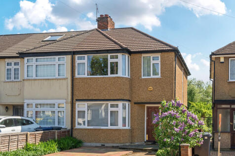Carr Road, Northolt, Middlesex 3 bed end of terrace house for sale