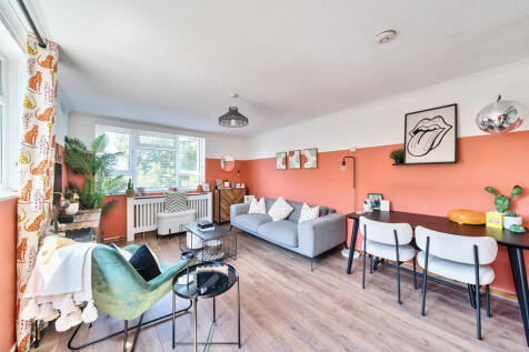 3 bedroom maisonette for sale