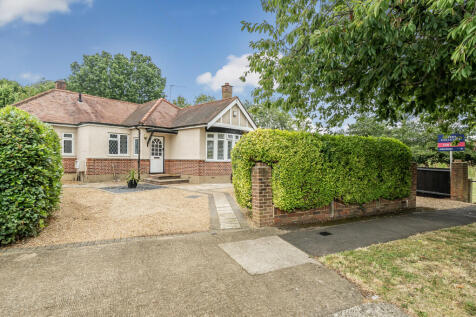 Copthall Road West, Ickenham, Uxbridge 3 bed bungalow for sale
