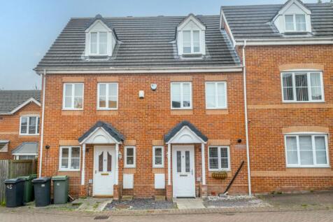 Redbarn Close, Leeds 3 bed townhouse for sale