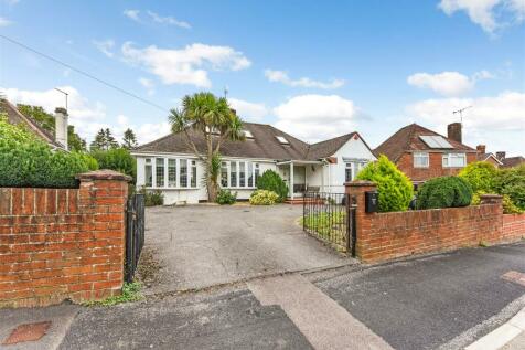 4 bedroom detached bungalow for sale