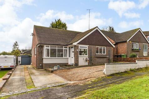 Clanfield, Hampshire 3 bed detached bungalow for sale