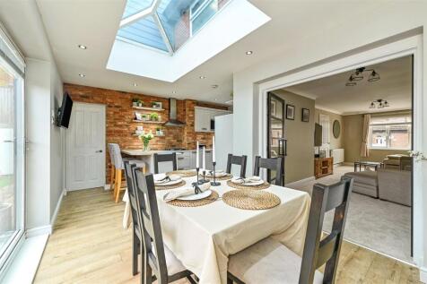 Horndean/Clanfield Borders 4 bed detached house for sale