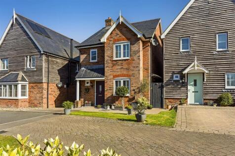 Trafalgar Rise, Clanfield 3 bed detached house for sale