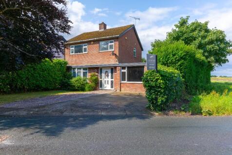 3 bedroom link detached house for sale