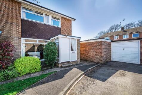 Old Rectory Gardens, Felpham 3 bed semi