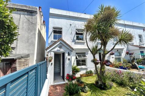 Warrior Square, Eastbourne BN22 3 bed end of terrace house for sale