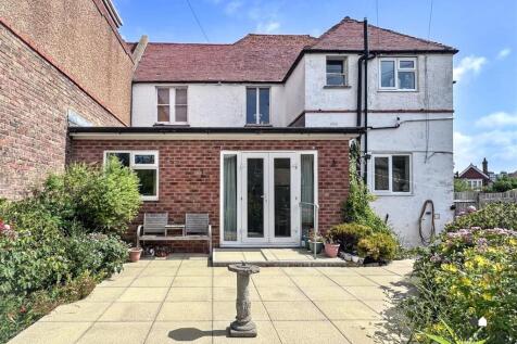 2 Charleston Road, Eastbourne BN21 1 bed flat for sale