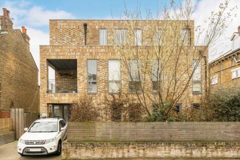 Longley Road, London SW17 2 bed flat for sale