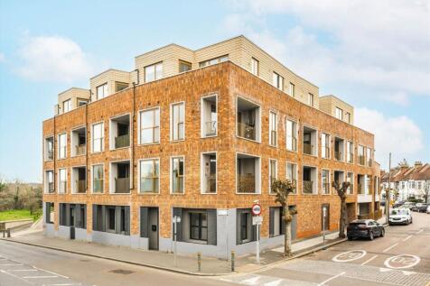 Caithness Road, Mitcham CR4 3 bed maisonette for sale