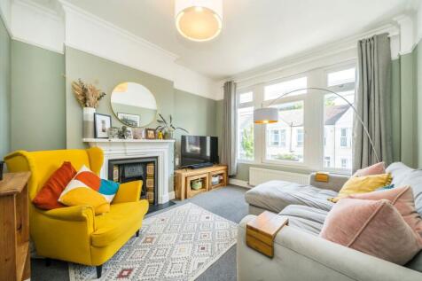 Ashbourne Road, Mitcham CR4 3 bed maisonette for sale