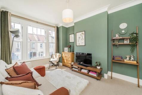 Tynemouth Road, Mitcham CR4 3 bed maisonette for sale