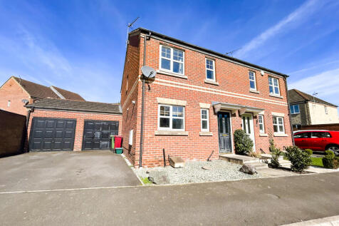 3 bedroom semi-detached house for sale