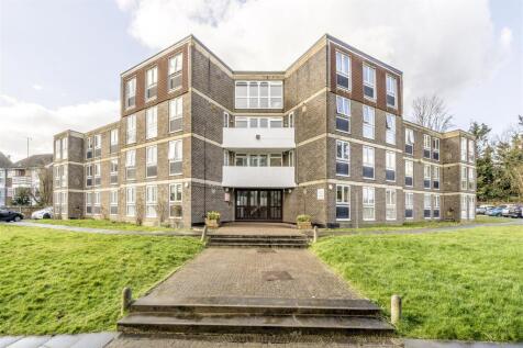 Rusper Close, Stanmore HA7 3 bed flat for sale