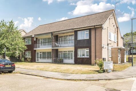 Merryfield Gardens, Stanmore HA7 3 bed flat for sale