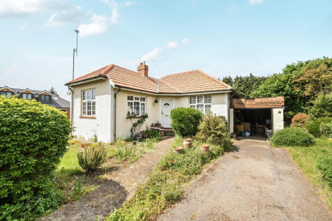 Riverside Close, Surrey TW18 2 bed bungalow for sale