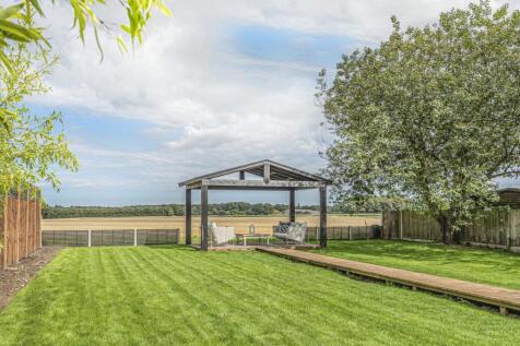 High Kelling 3 bed detached bungalow for sale