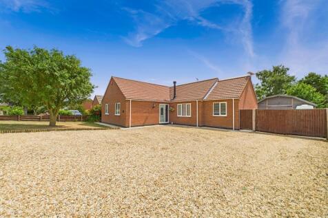 3 bedroom detached bungalow for sale