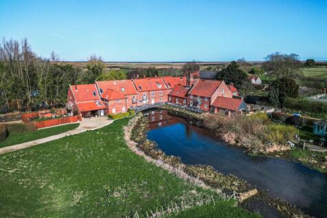 The Corner House, Burnham Overy Mill 2 bed detached house for sale