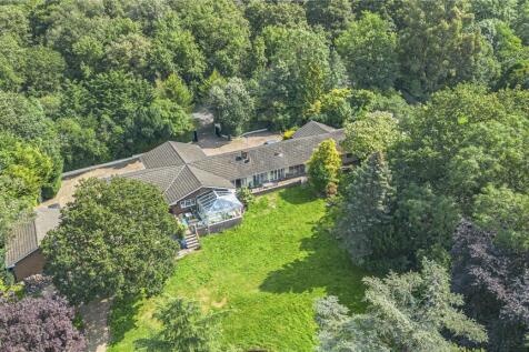 Rowley Lane, Arkley, Hertfordshire, EN5 6 bed bungalow for sale