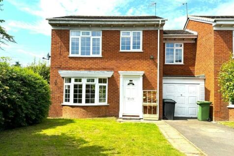 4 bedroom link detached house for sale