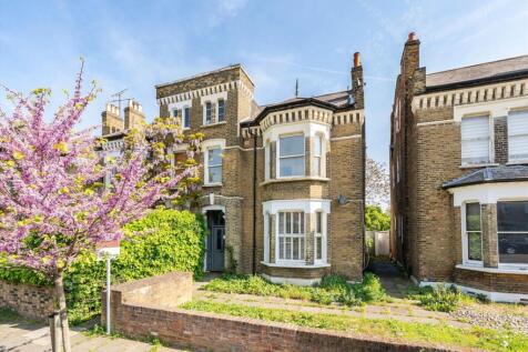 Sibella Road, London SW4 3 bed flat for sale