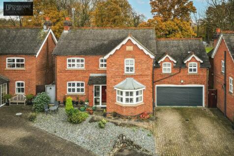 6 bedroom detached house for sale