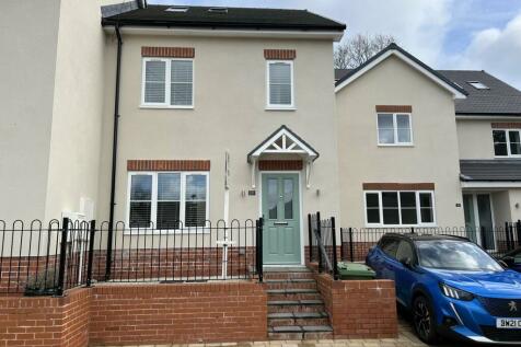 4 bedroom semi-detached house for sale