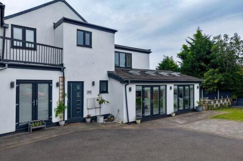 2 bedroom semi-detached house for sale