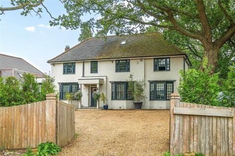 Barnet Road, Arkley, Hertfordshire, EN5 6 bed detached house for sale