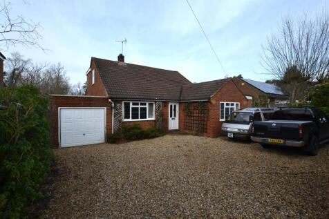 Warren Close, Fleet GU52 5 bed detached bungalow for sale