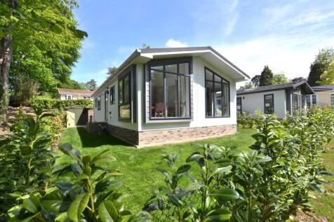 Woodland Rise, Grange Estate, Fleet GU52 2 bed mobile home for sale