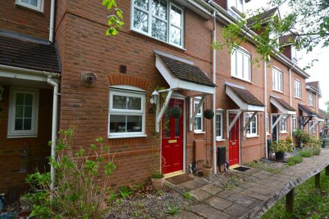 Longmoor Court, Fleet GU51 2 bed terraced house for sale
