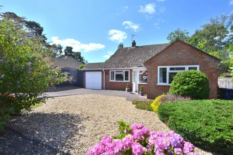 Warren Close, Fleet GU52 3 bed detached bungalow for sale