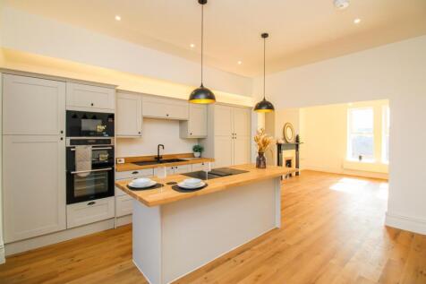 4 bedroom semi-detached house for sale