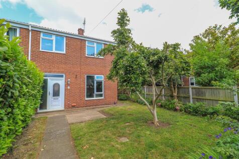 Eastfield Grove, Normanton WF6 2 bed semi