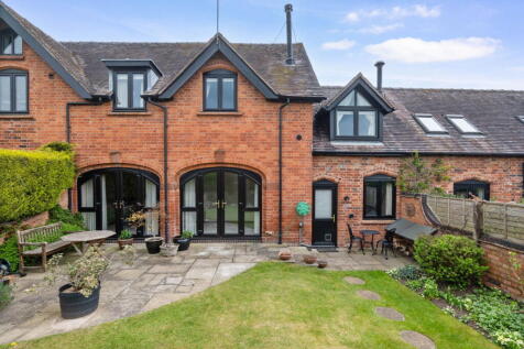 6 Holt Castle Barns, Holt Heath... 4 bed barn conversion for sale