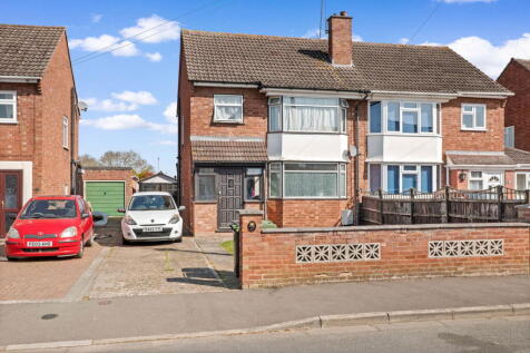 23 Ambrose Close, St. John's... 3 bed semi