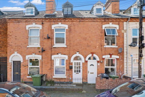 9 Lowell Street, Worcester. WR1 1NP 3 bed terraced house for sale