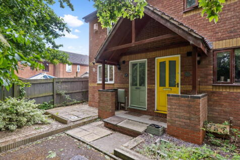 2 bedroom semi-detached house for sale