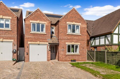 2 Rossendale Place, Fernhill Heath... 4 bed detached house for sale