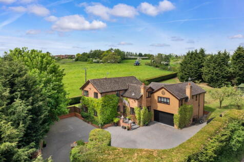 159 Kidderminster Road, Dodford... 5 bed detached house for sale